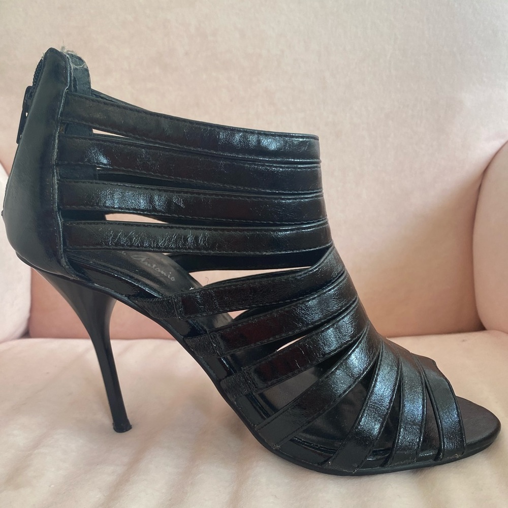 Michael Antonio strapping stilettos